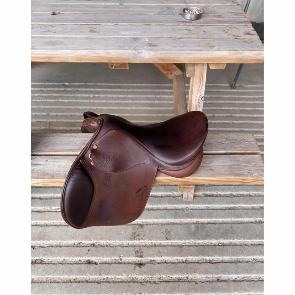 📌 À VENDRE – Selle Éric Thomas mixte 17” + sangle & étrivières