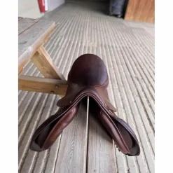 📌 À VENDRE – Selle Éric Thomas mixte 17” + sangle & étrivières
