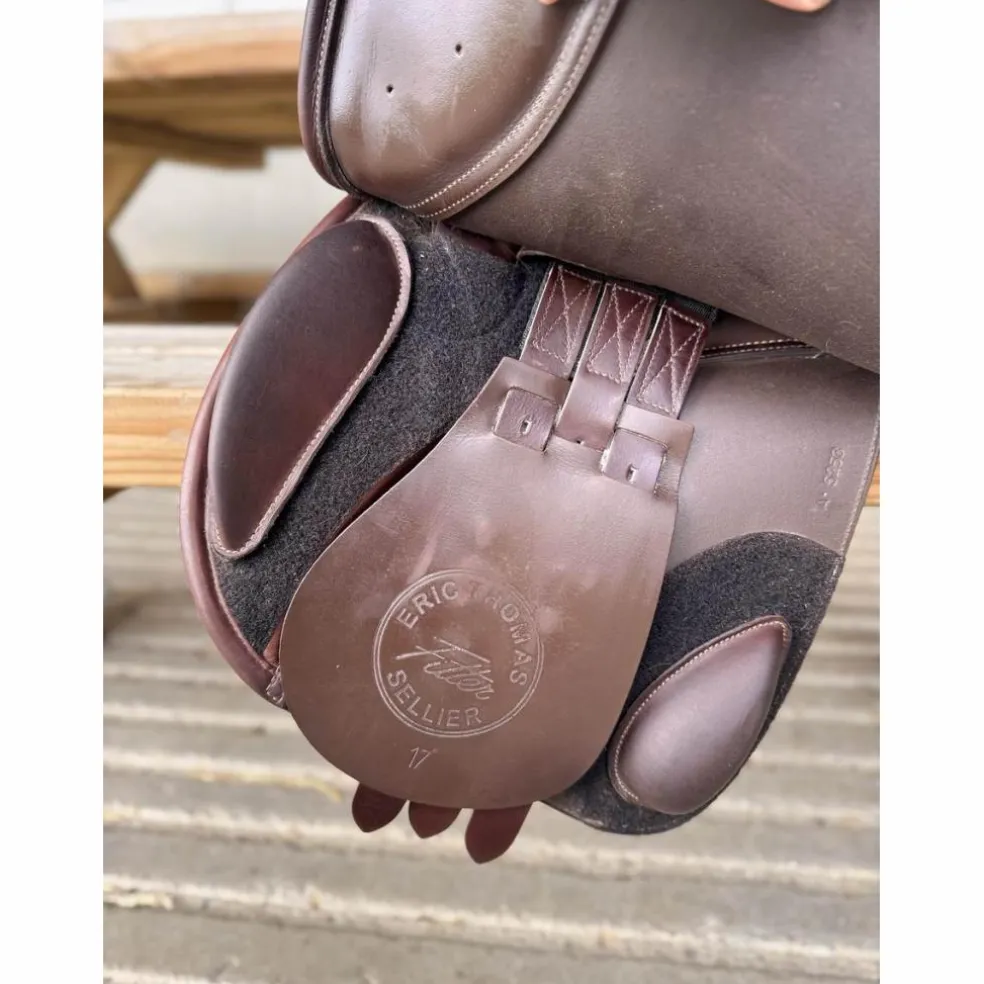 📌 À VENDRE – Selle Éric Thomas mixte 17” + sangle & étrivières