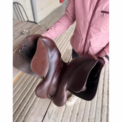 📌 À VENDRE – Selle Éric Thomas mixte 17” + sangle & étrivières