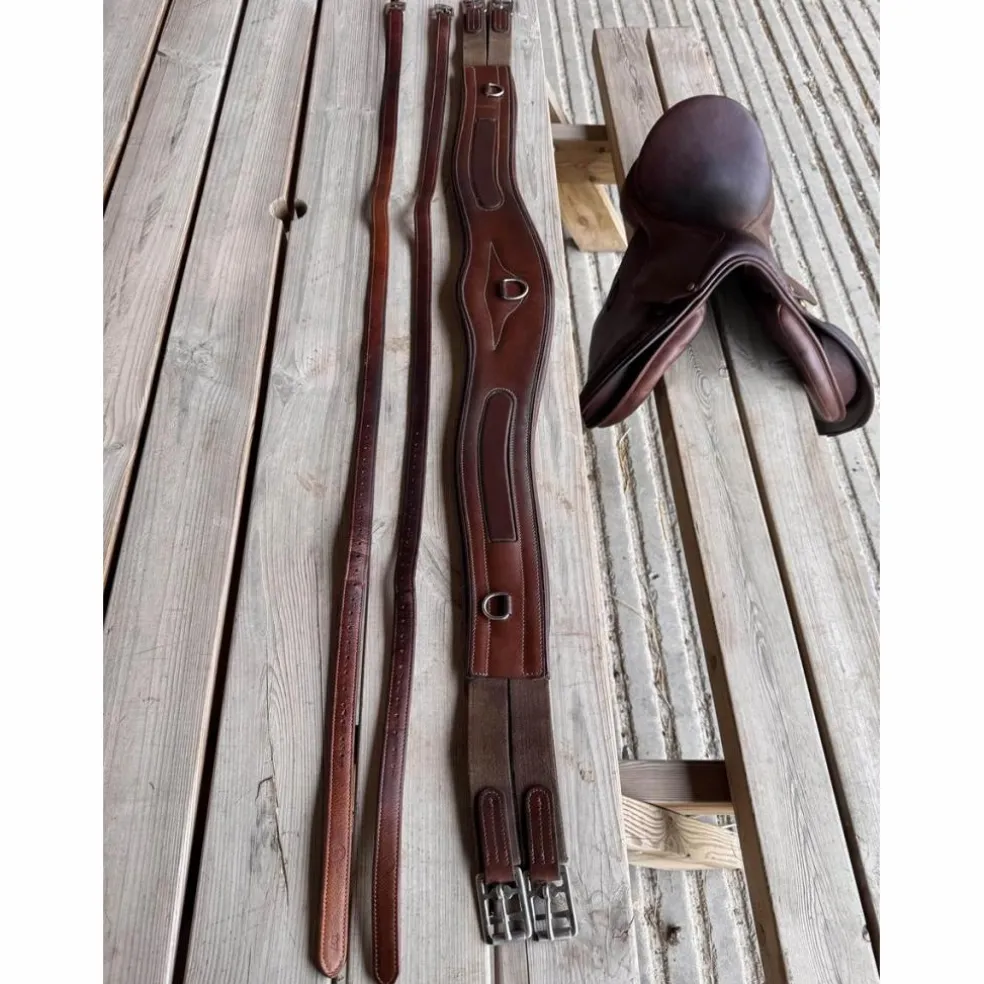 📌 À VENDRE – Selle Éric Thomas mixte 17” + sangle & étrivières
