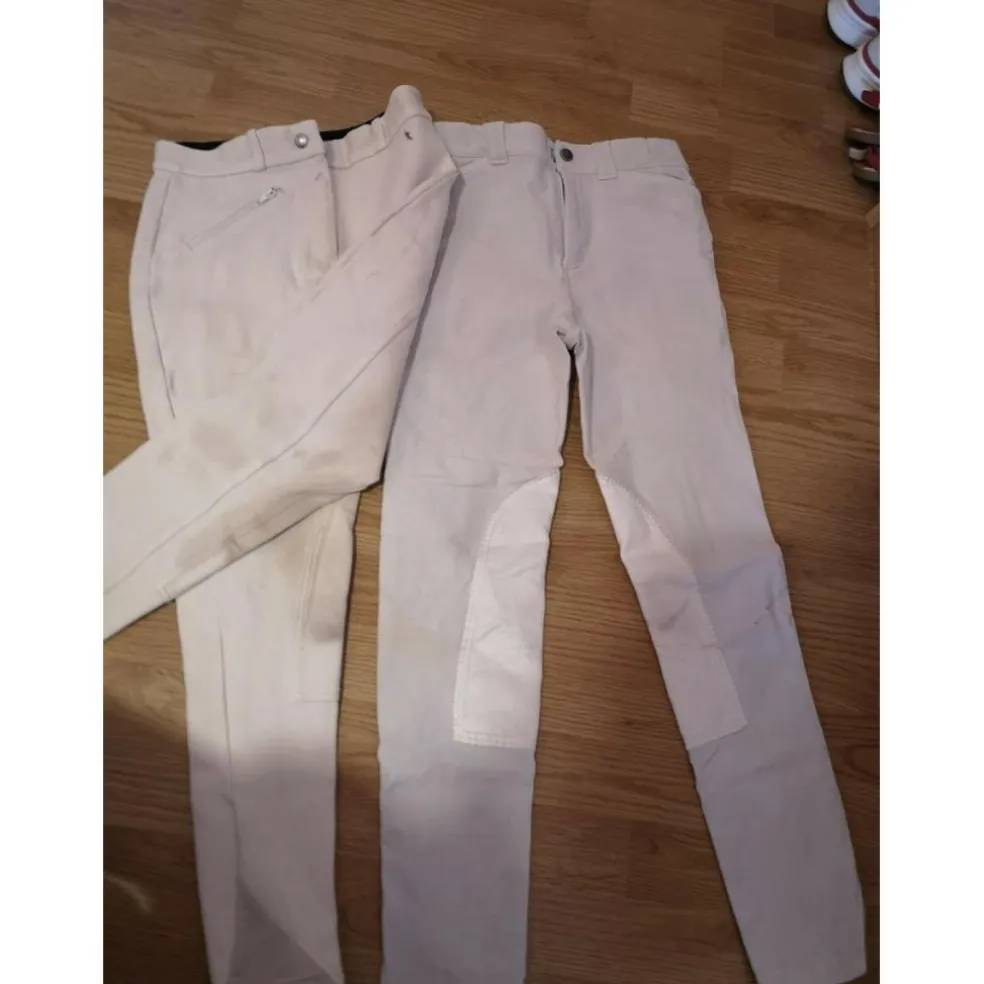 2 pantalons blancs à saisir