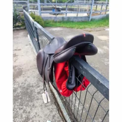 À VENDRE : Selle Équipe Évolution Spéciale – 17,5 pouces