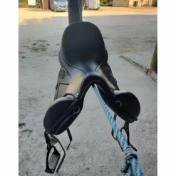 A vendre selle neuve de dressage ANTARES noir