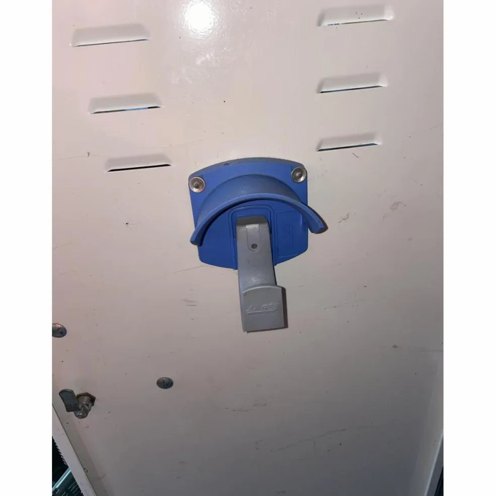 Armoire de sellerie en acier