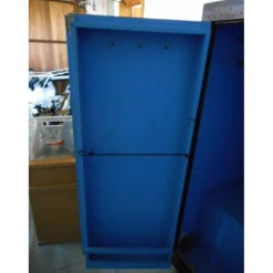 Armoire d'équitation en bois
