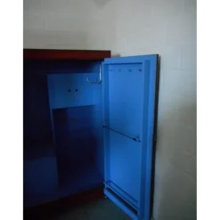 Armoire d'équitation en bois