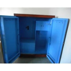 Armoire d'équitation en bois