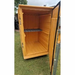 Armoire d'équitation sur roulettes