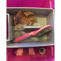 Boite de pansage + brosses