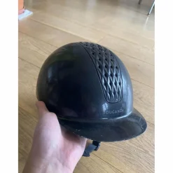 bombe noire brillante