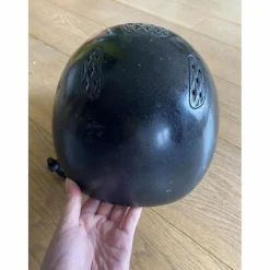 bombe noire brillante