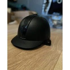 Bombe noire taille 56