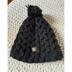 bonnet equiline noir