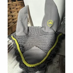 bonnet gris avec liseré vert