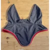 bonnet gris et rouge