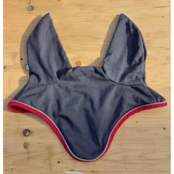 bonnet gris et rouge