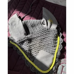 bonnet gris liseré vert