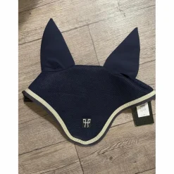 Bonnet horse pilot