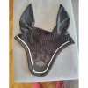 bonnet noir avec contour blanc