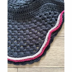 bonnet noir et rose