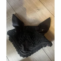 bonnet noir équitheme