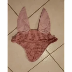 Bonnet spooks equestrian rose
