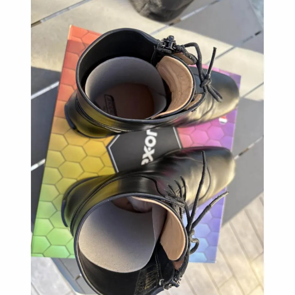 Boots Flex On
