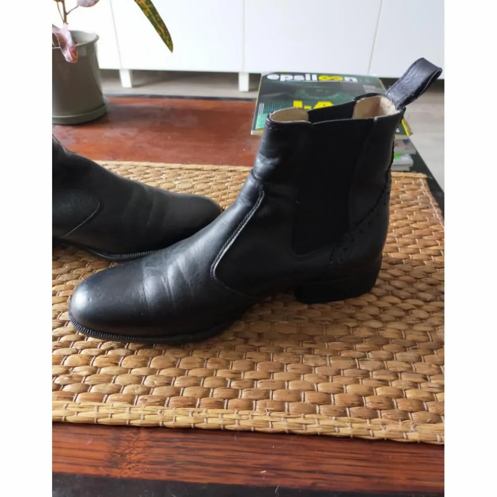 Boots noir en cuir neuve