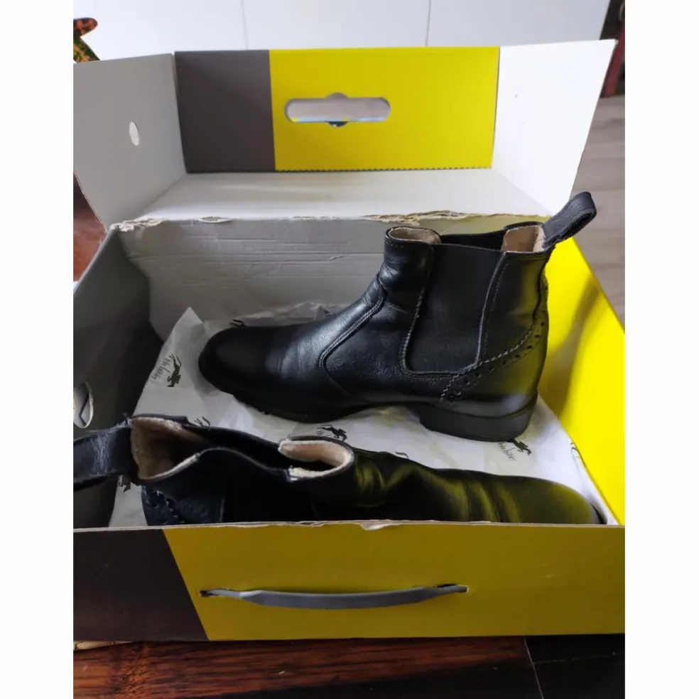 Boots noir en cuir neuve