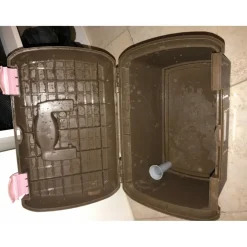 boîte de rangement avec brosse et peigne