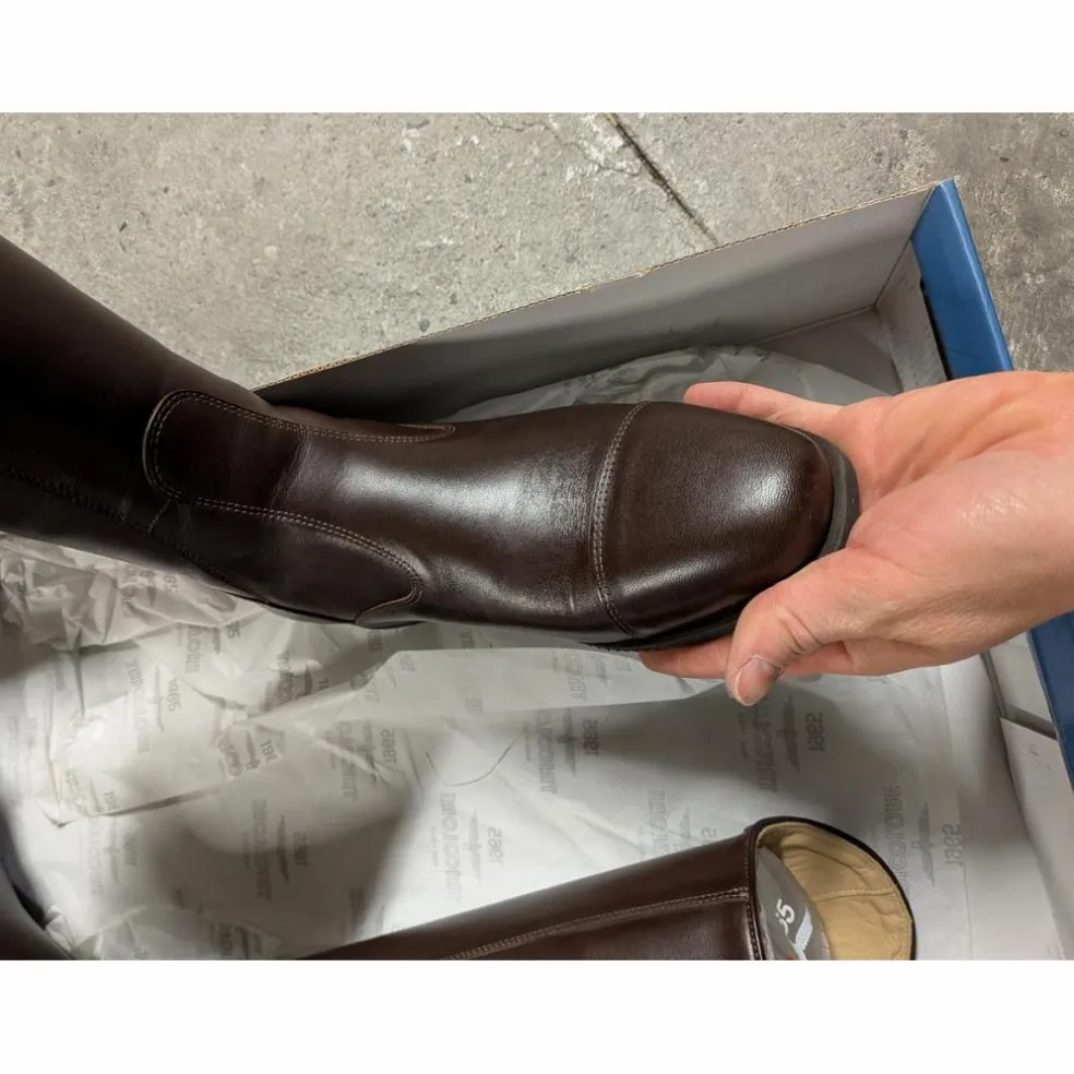 BOTTES