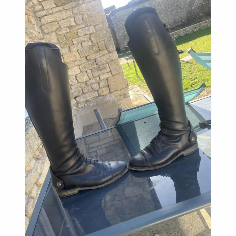Bottes en cuir noir