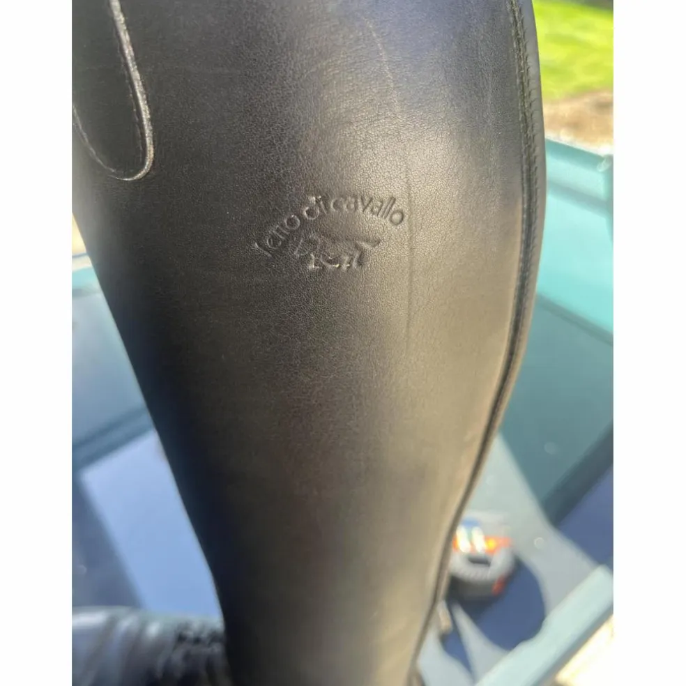 Bottes en cuir noir