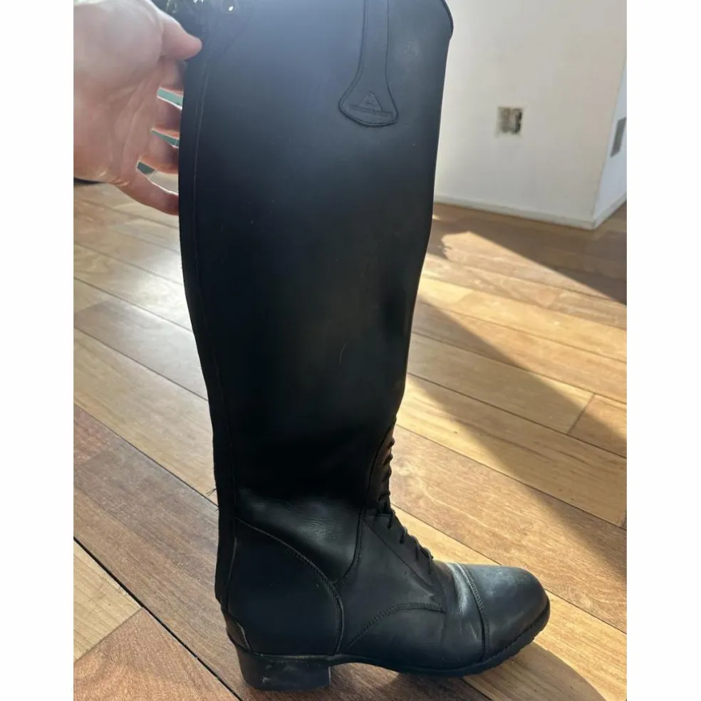 Bottes mountain horse