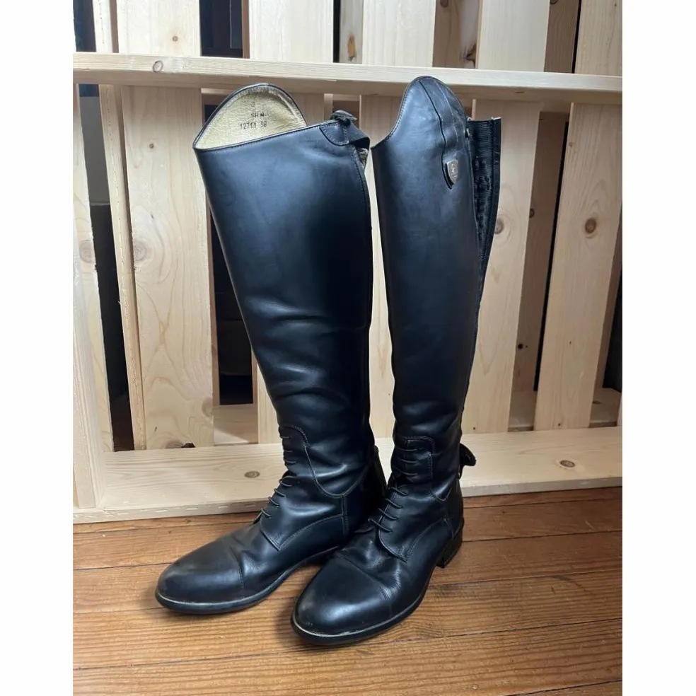 Bottes Tattini taille 38 mollet M
