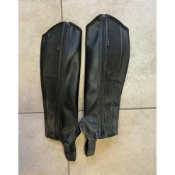 Chaps noires en synthétique