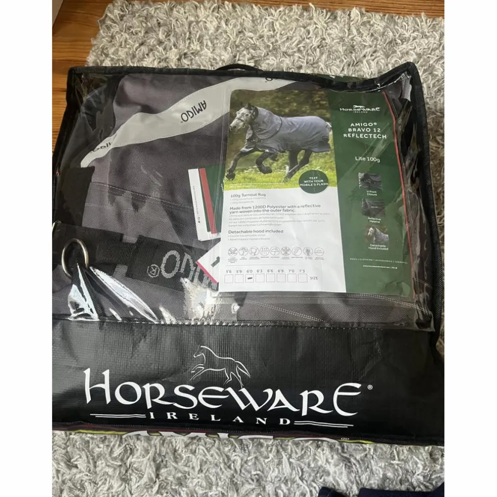 Couverture de paddock Amigo HORSEWARE 100g Bravo 12 Refl Plus 100g (Gris/Réfléchissant/Noir)