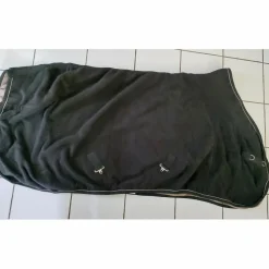 Couverture polaire noire de la marque EQUITHEME