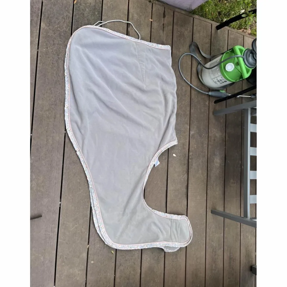 couvre rein gris Félix bühler