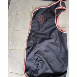 couvre reins imperméable bleu et rouge