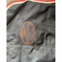 couvre reins imperméable bleu et rouge