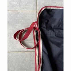 couvre reins imperméable bleu et rouge