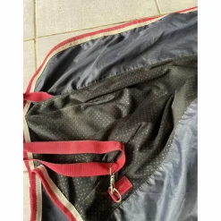 couvre reins imperméable bleu et rouge