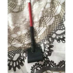 cravache rouge