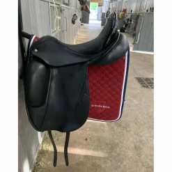 Custom saddlery Icon Flight dressage saddle