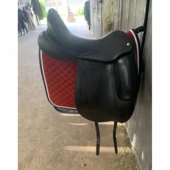 Custom saddlery Icon Flight dressage saddle