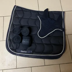 Ensemble bleu marine