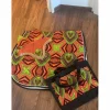Ensemble composé d’un tapis, d’un bonnet et d’un sac de pansage