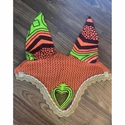 Ensemble composé d’un tapis, d’un bonnet et d’un sac de pansage